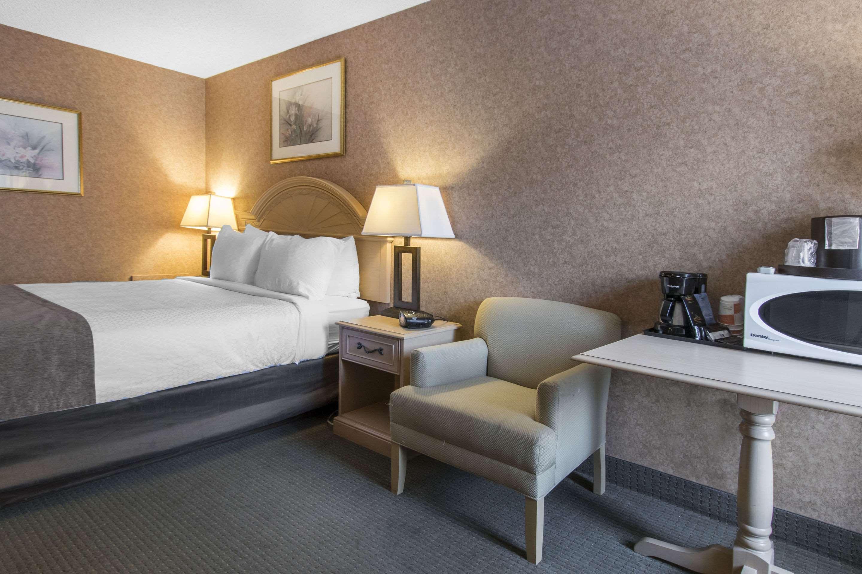 Flamingo Hotel Medicine Hat Buitenkant foto