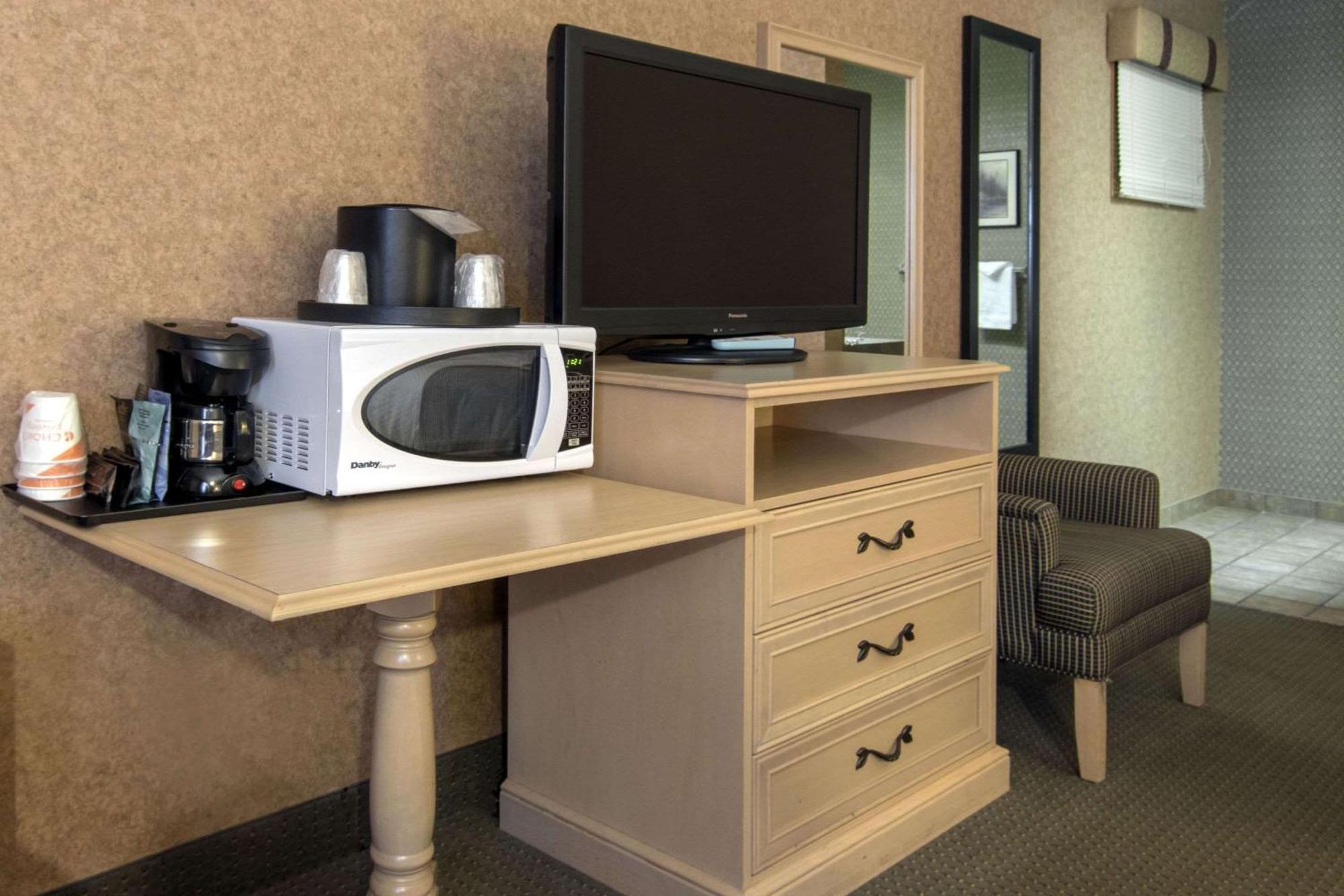 Flamingo Hotel Medicine Hat Buitenkant foto